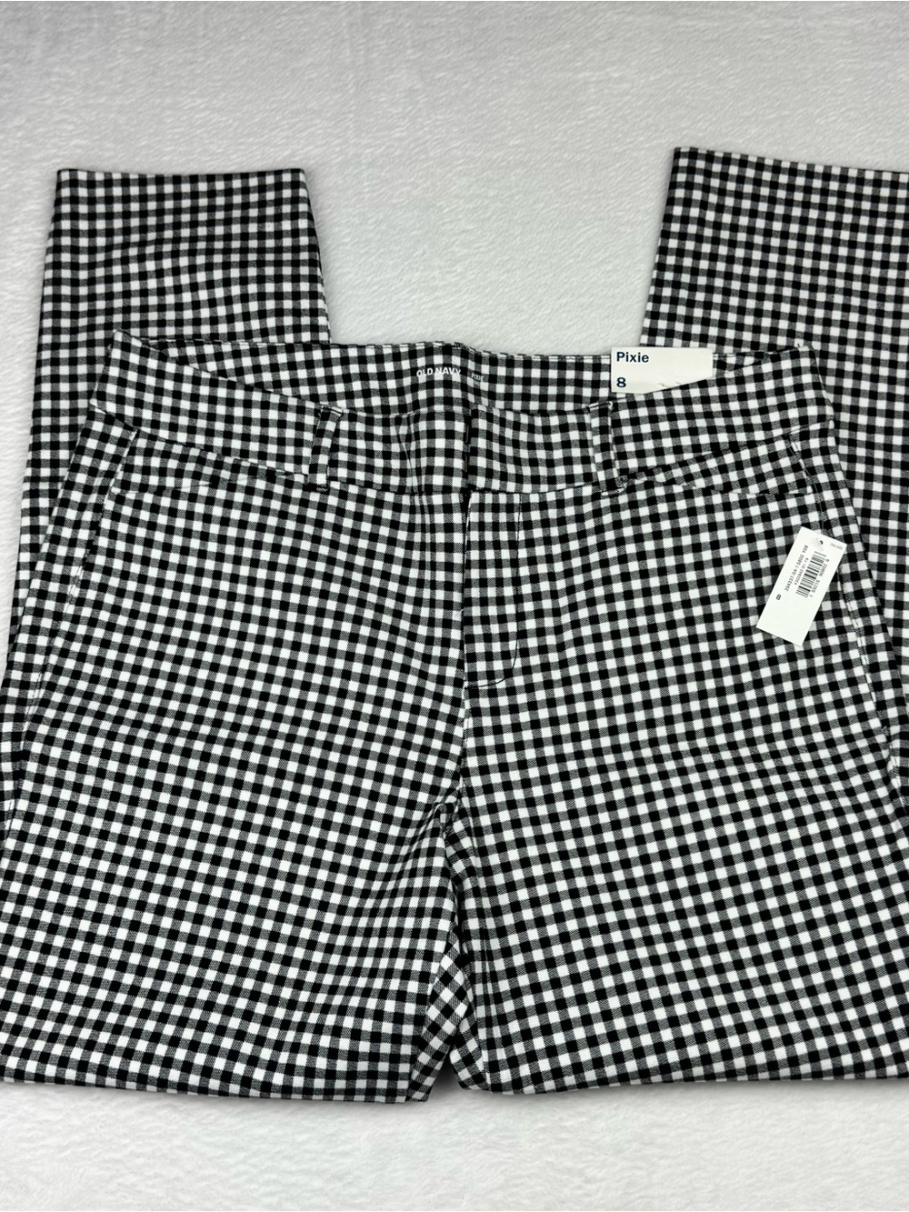 Old Navy NWT Pixie Ankle pants. Black/ white. Size 8. Brand new with tags.